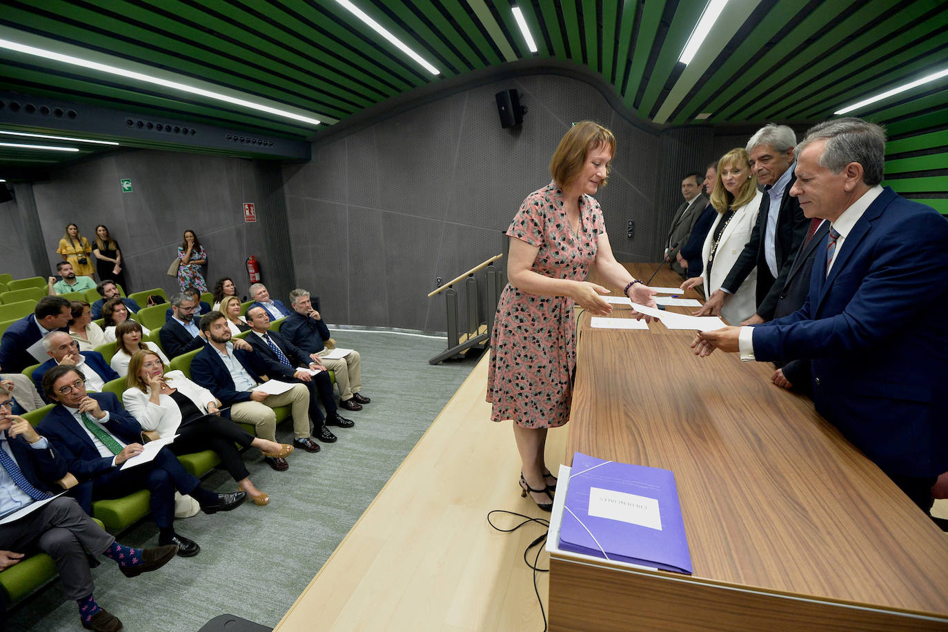 Los diputados regionales recogen sus credenciales