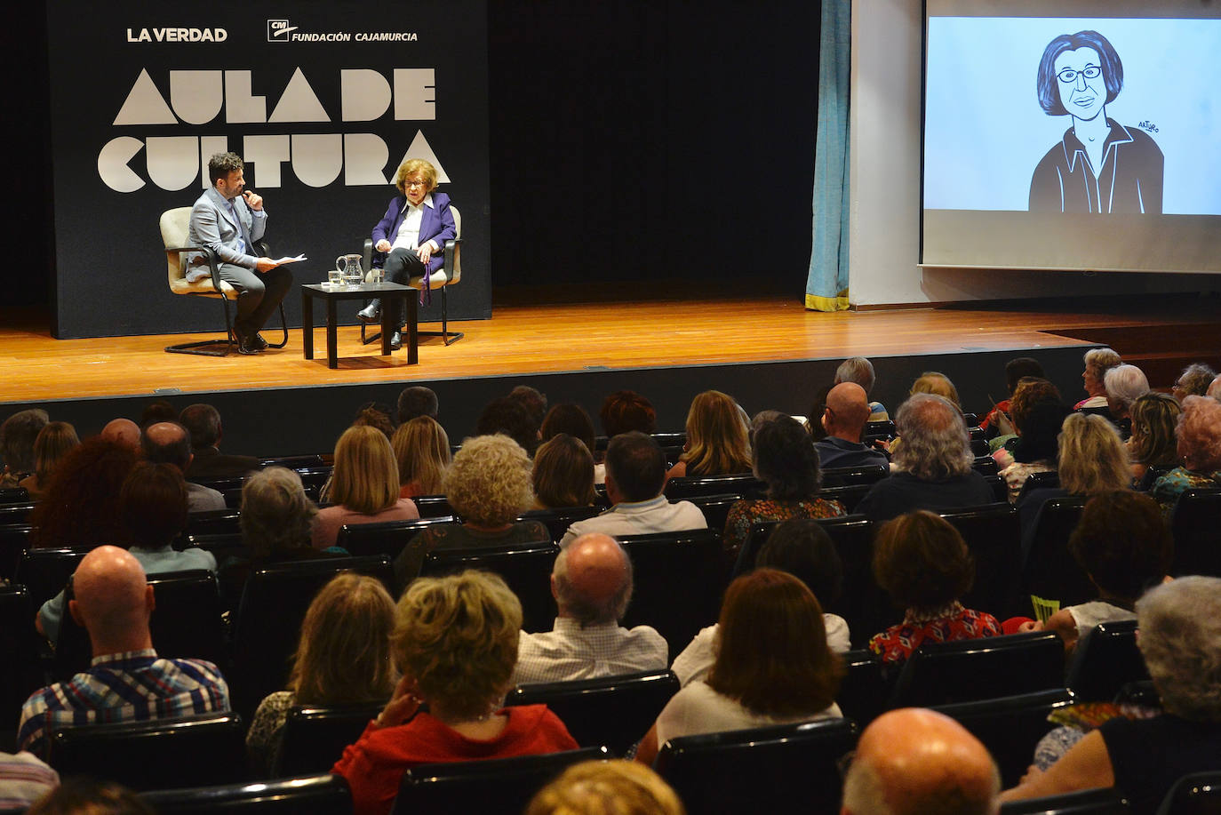 Dionisia García cierra la temporada del Aula de Cultura