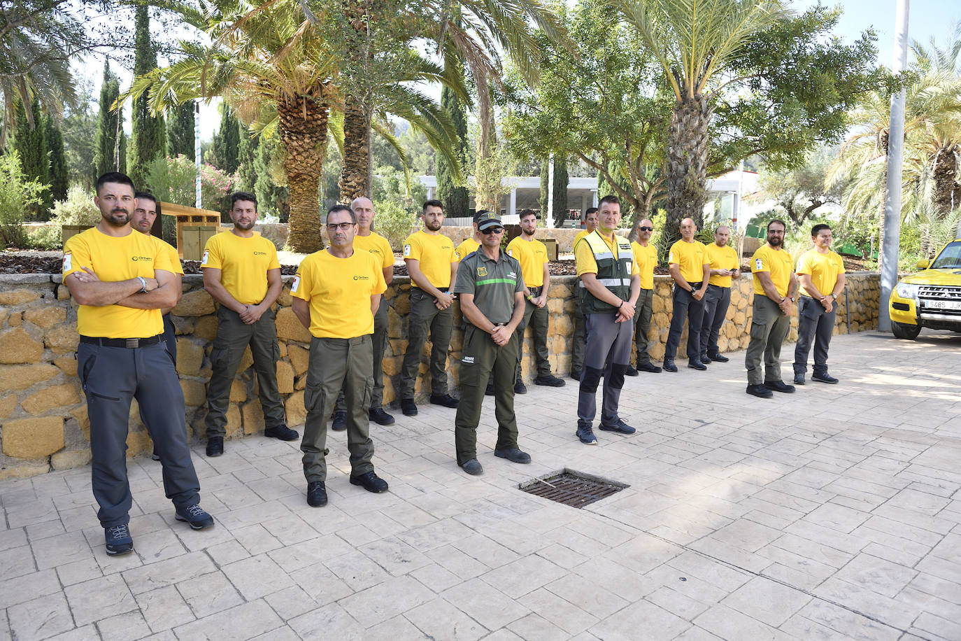 López Miras visita a los bomberos que viajarán a Canadá