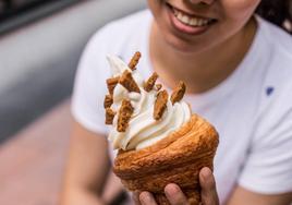 Croissant con helado de Mayson Kayser.