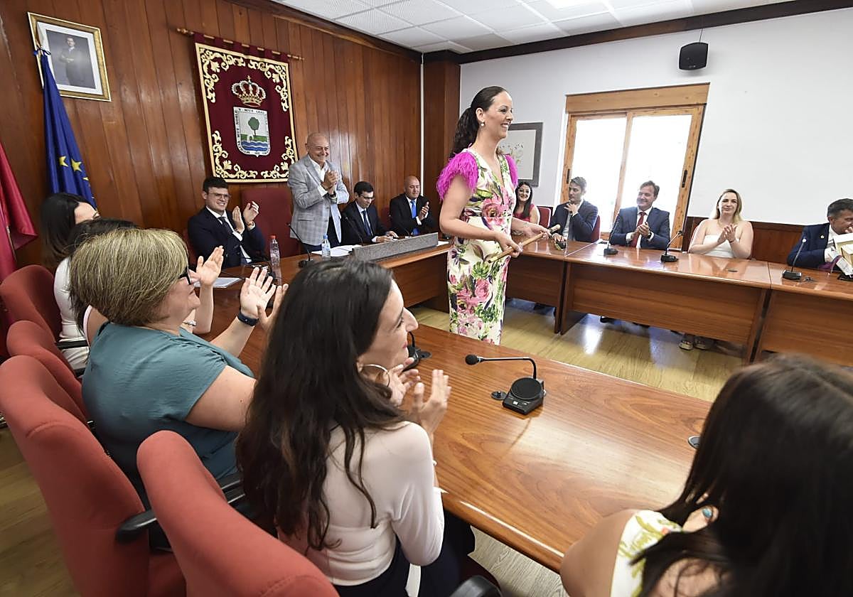 Martínez, al recibir el bastón de mando, este sábado.