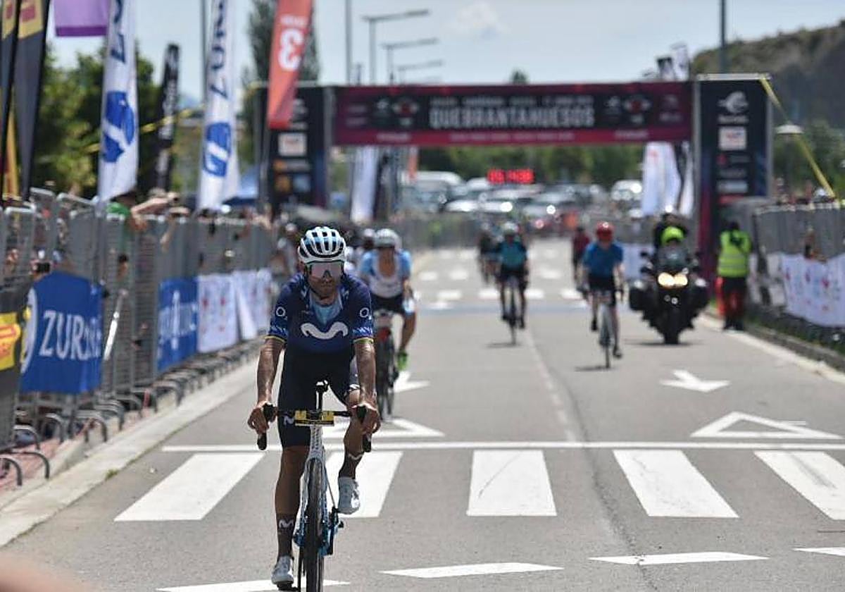 Alejandro Valverde, tras cruzar la meta de la Quebrantahuesos.