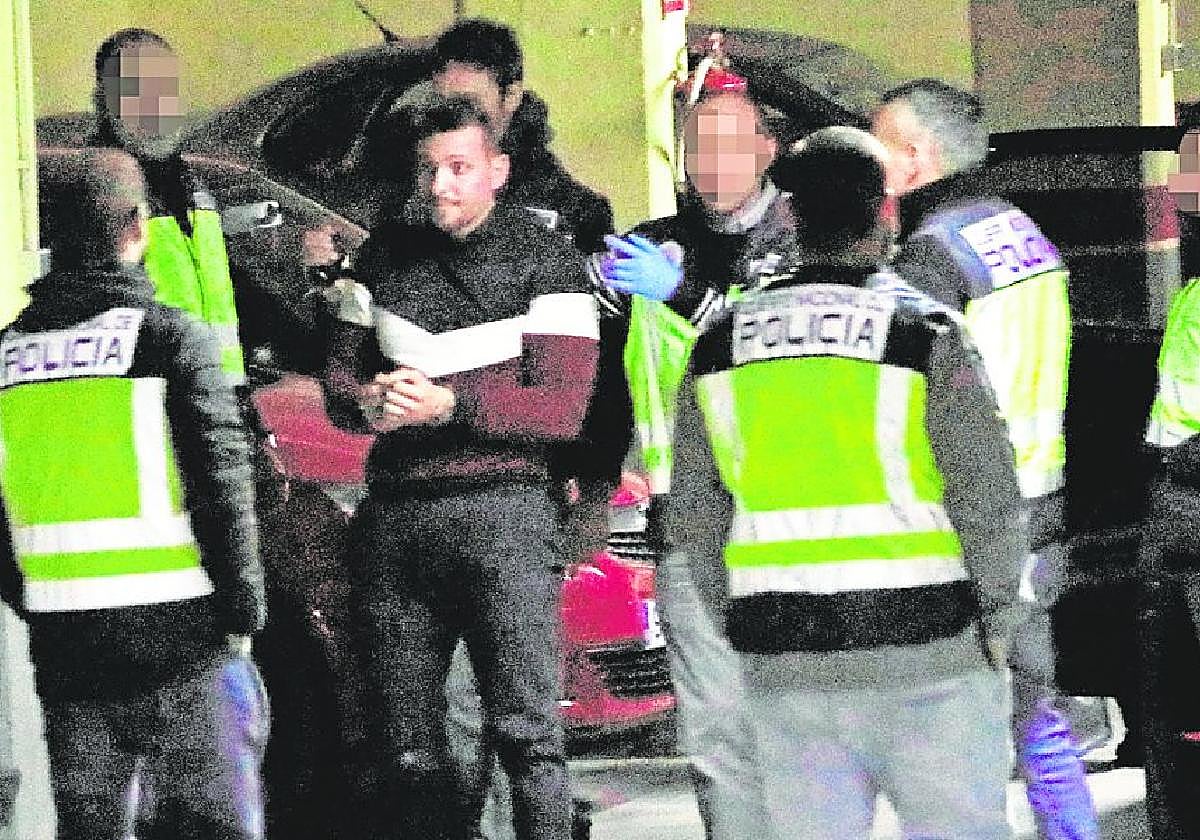 El principal sospechoso, Fermín G., es arrestado en enero de 2018 por la Policía Nacional, acusado de tratar de huir con 3,5 kilos de cocaína.