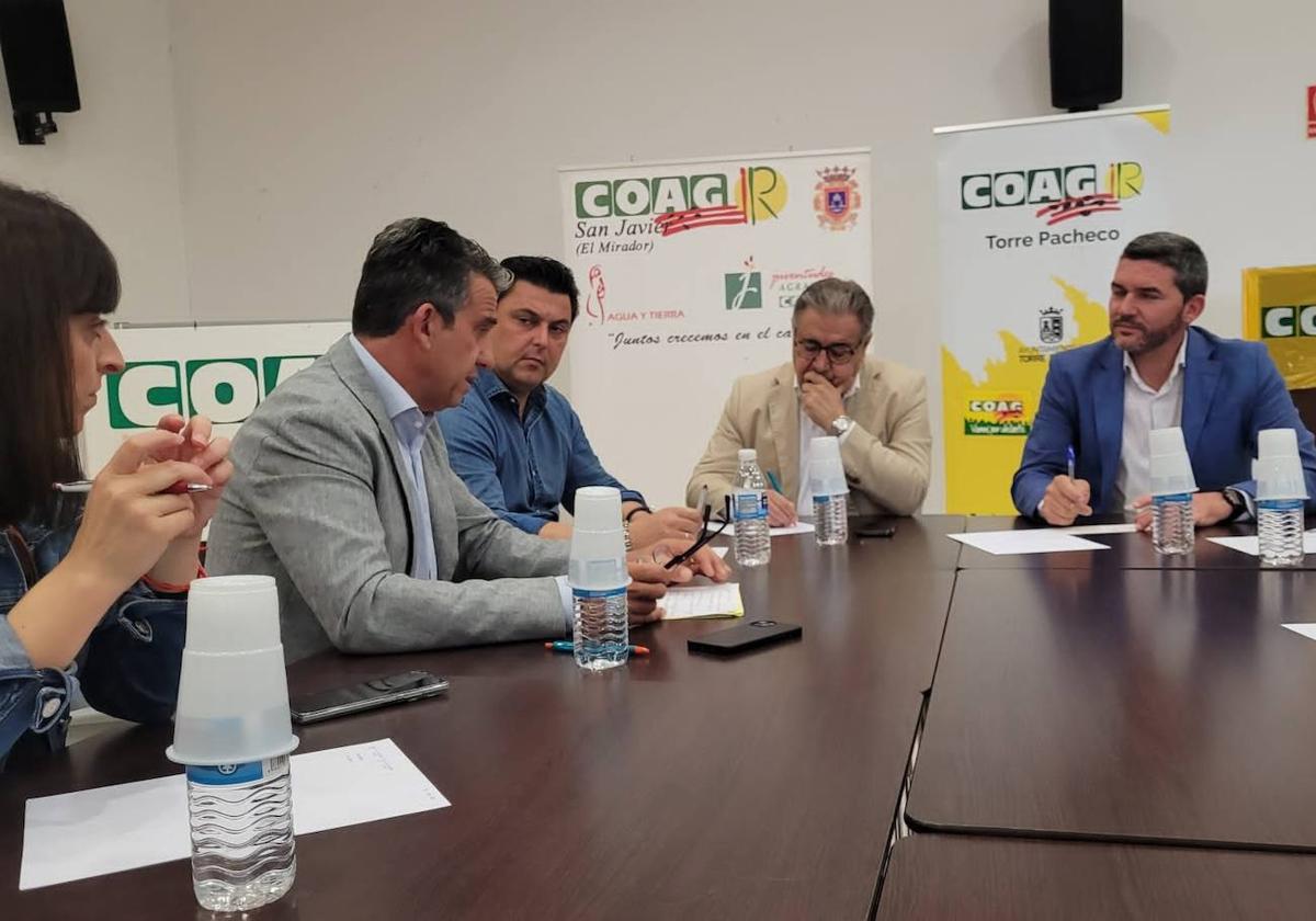 José Miguel Marín, presidente de Coag Murcia; el alcalde de San Javier, José Miguel Luengo, el eurodiputado del PP Juan Ignacio Zoido y el consejero en funciones Antonio Luengo, reunidos el pasado lunes.