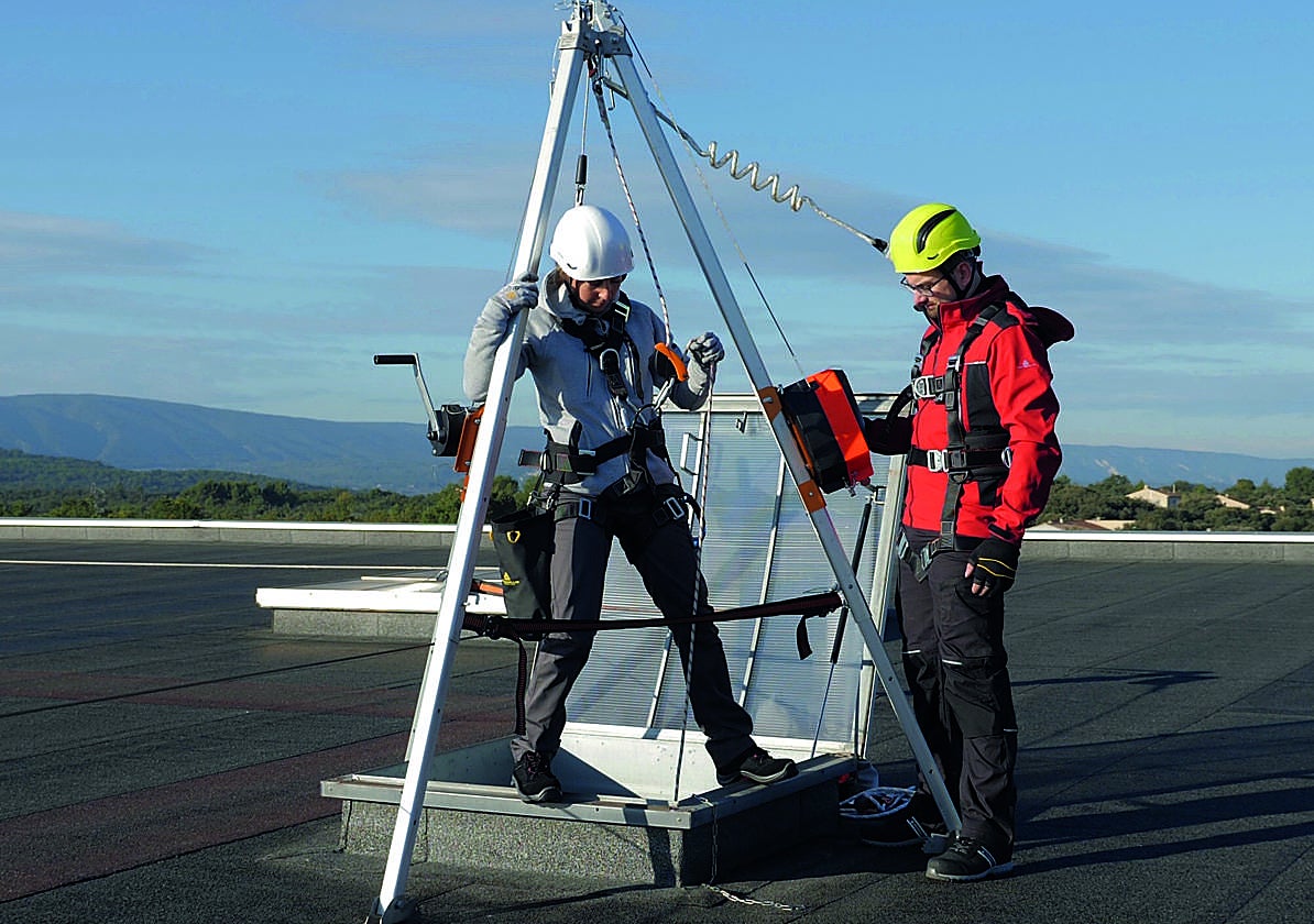 Cascos y arneses de protección