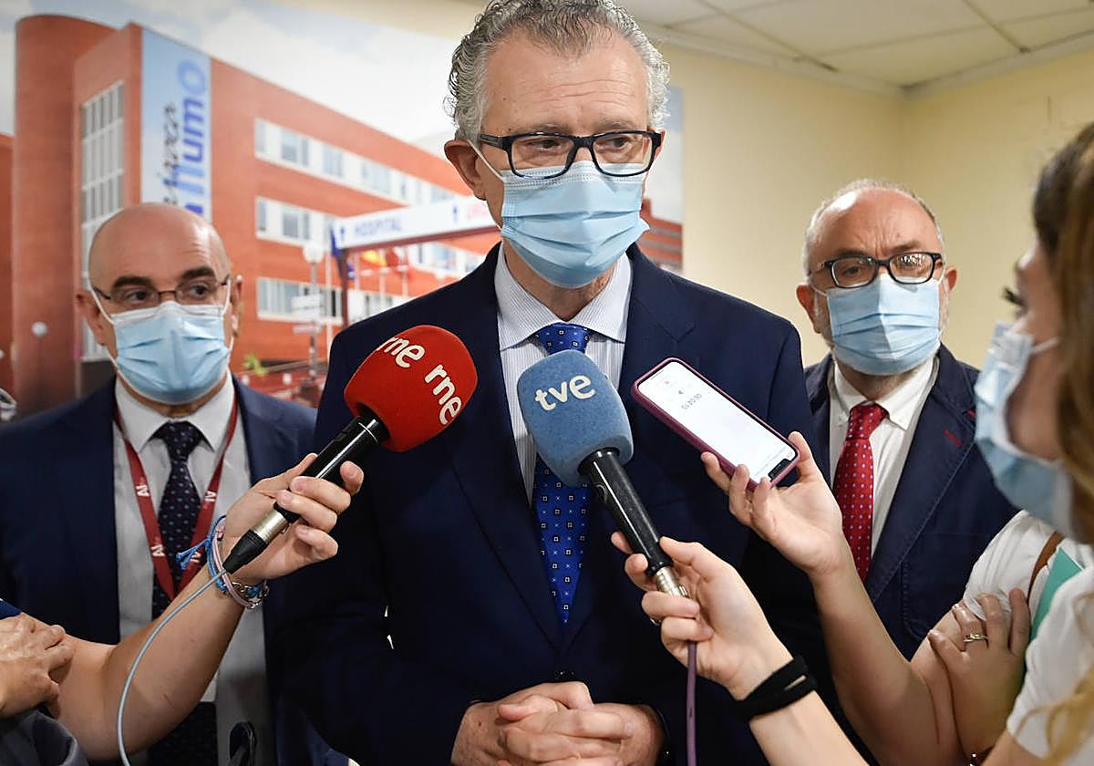 Juan José Pedreño atiende a los medios, en una foto de archivo.