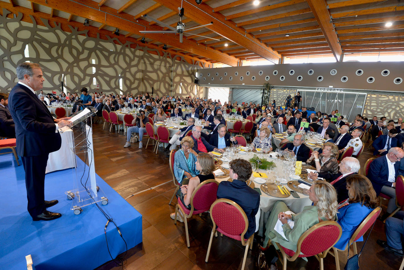 Despedidas y homenajes en la asamblea general de Croem