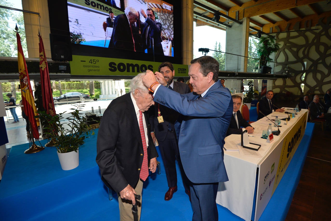 Despedidas y homenajes en la asamblea general de Croem