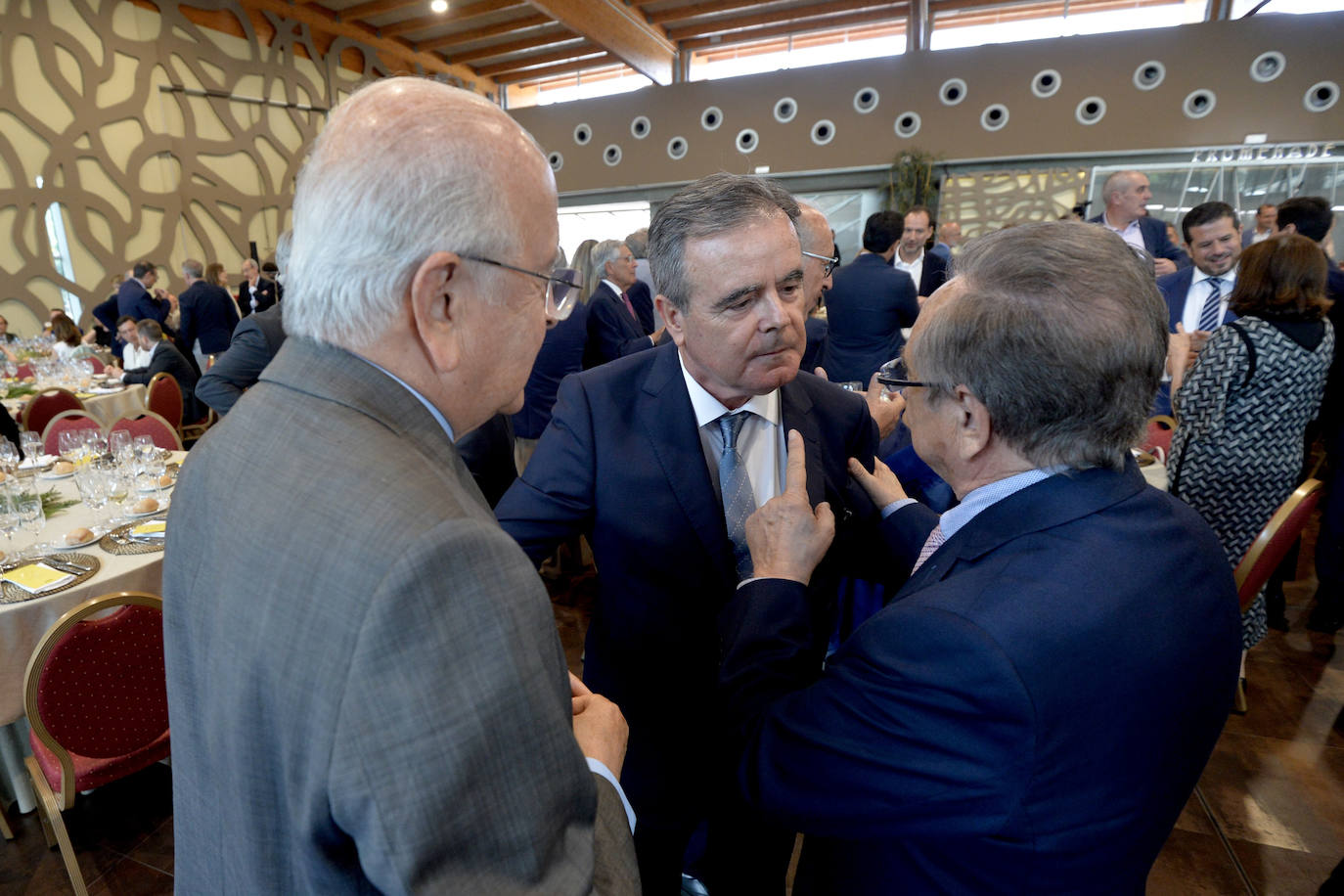 Despedidas y homenajes en la asamblea general de Croem