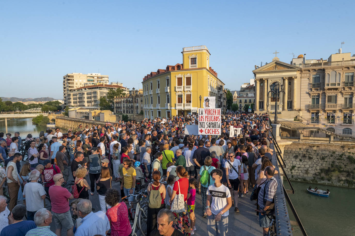 Protesta en el Puente de los Peligros de Murcia