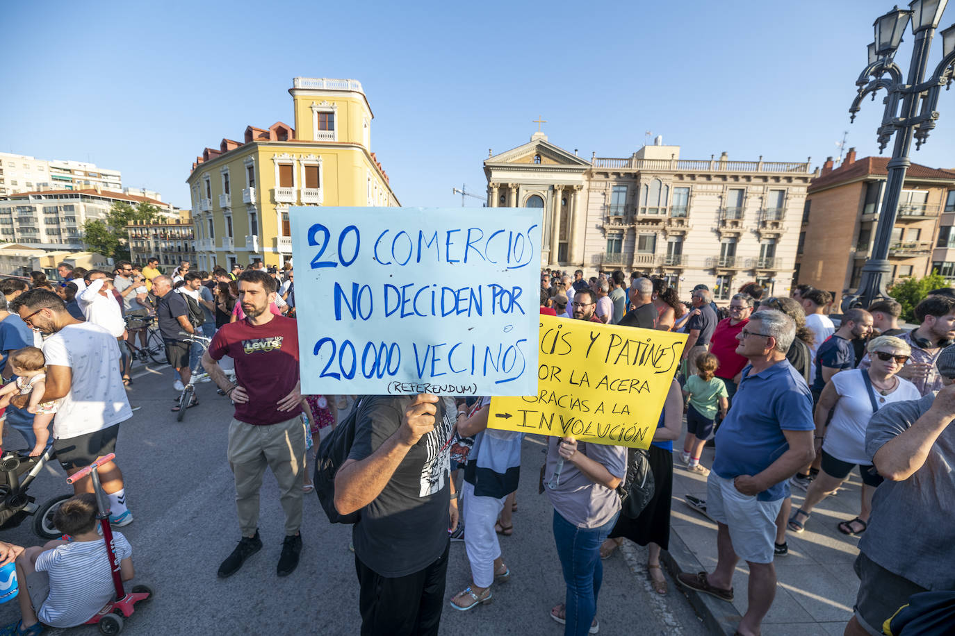 Protesta en el Puente de los Peligros de Murcia