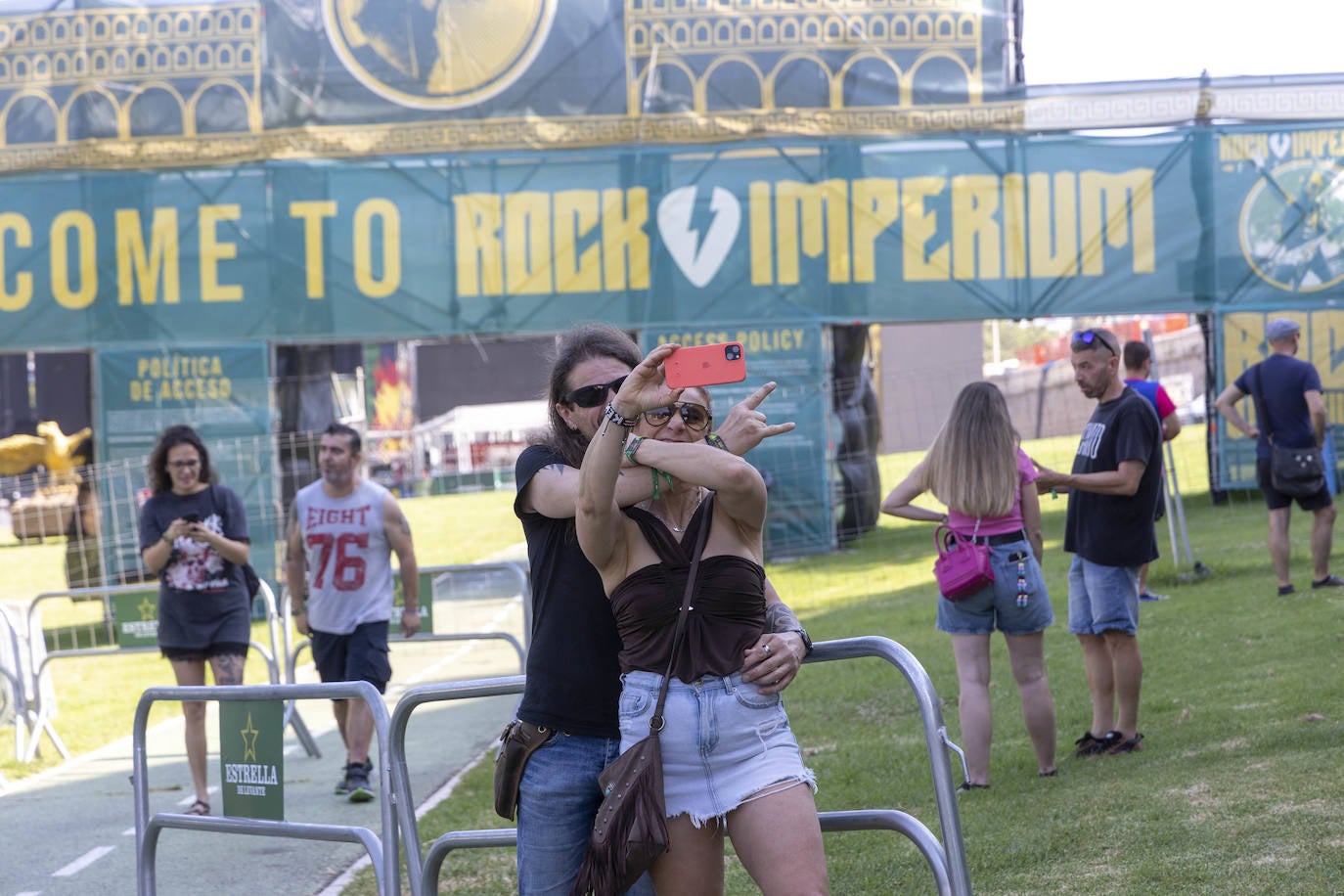 La llegada masiva para el Rock Imperium llena los hoteles y bares de Cartagena