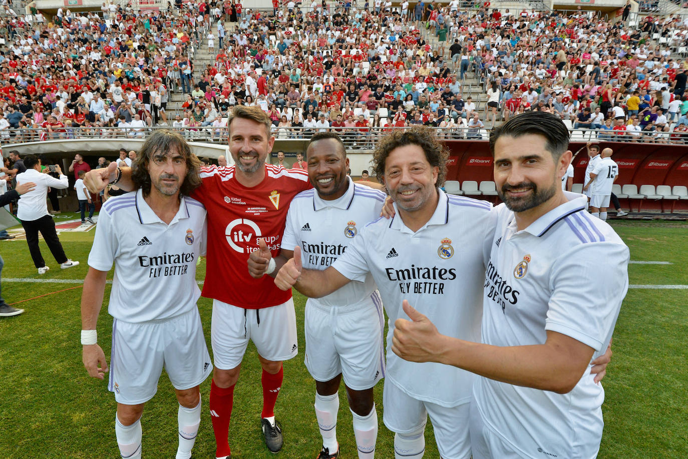 Homenaje y goles solidarios entre Real Murcia y Real Madrid