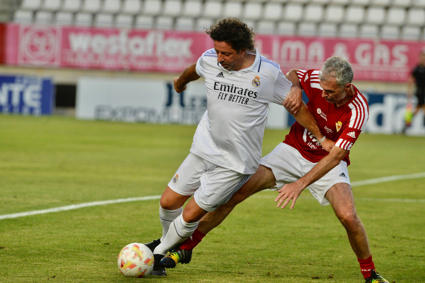 Homenaje y goles solidarios entre Real Murcia y Real Madrid