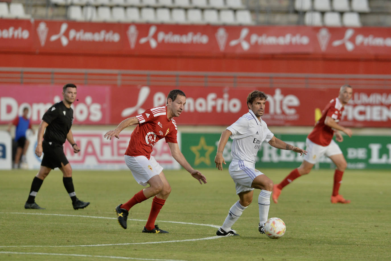 Homenaje y goles solidarios entre Real Murcia y Real Madrid