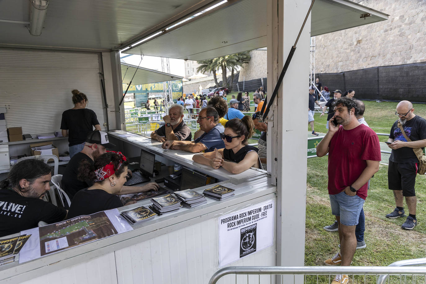 La llegada masiva para el Rock Imperium llena los hoteles y bares de Cartagena