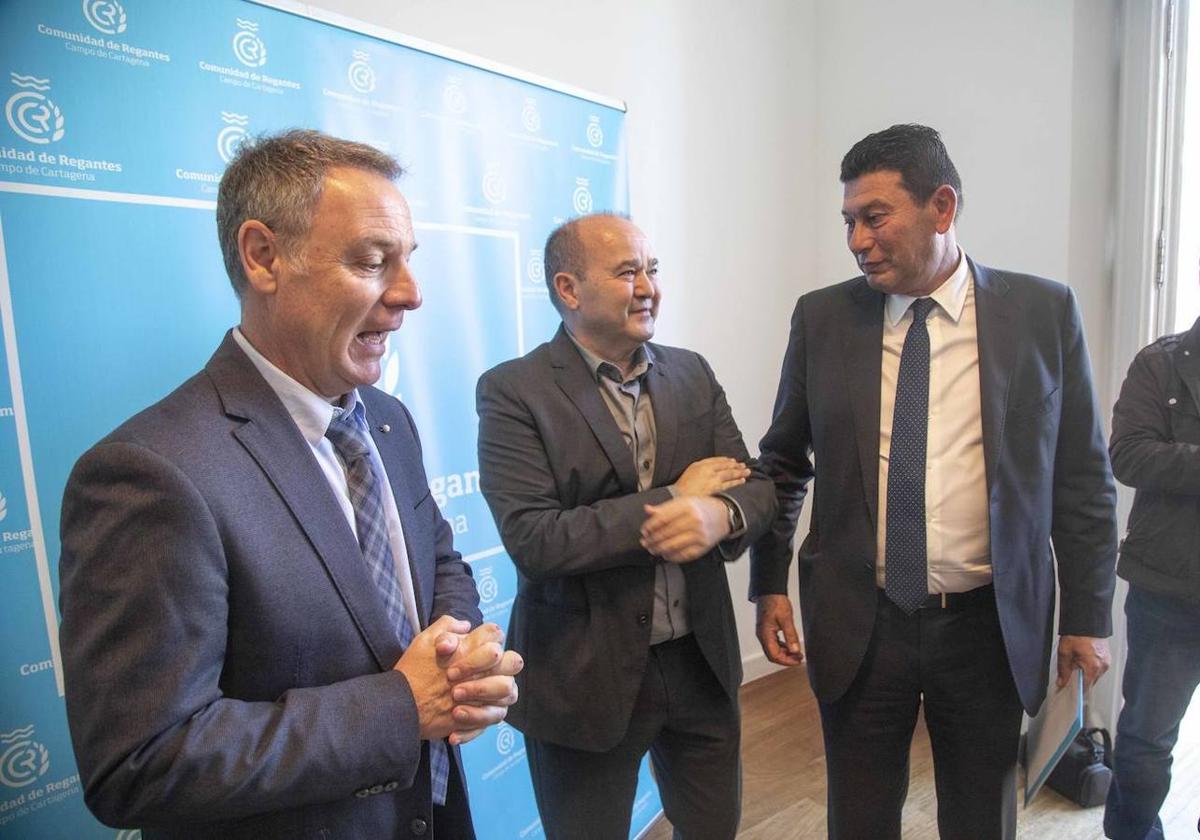 Joaquín Melgarejo, presidente de la Comisión Técnica del Agua de la Diputación de Alicante, junto a Manuel Martínez, en una imagen de archivo.