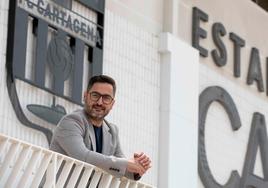 Paco Belmonte, presidente del FC Cartagena, ayer en la puerta principal del estadio Cartagonova.