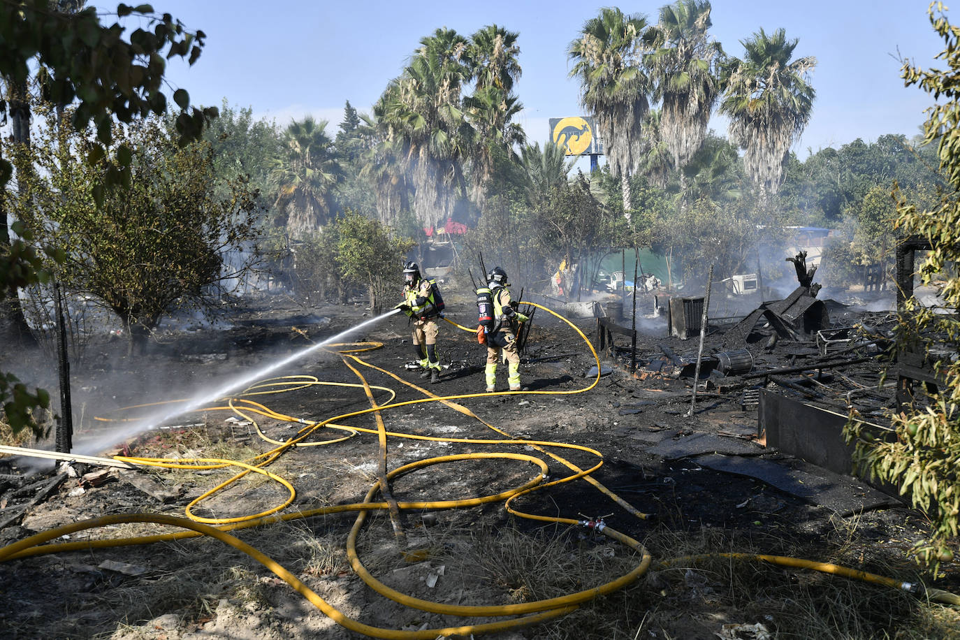 Un incendio en el poblado chabolista de La Fica alerta a los bomberos