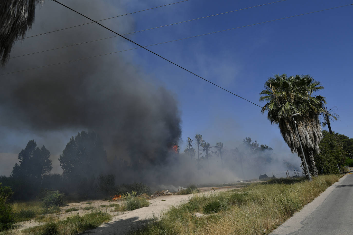 Un incendio en el poblado chabolista de La Fica alerta a los bomberos