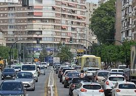 Coches circulando por Murcia.