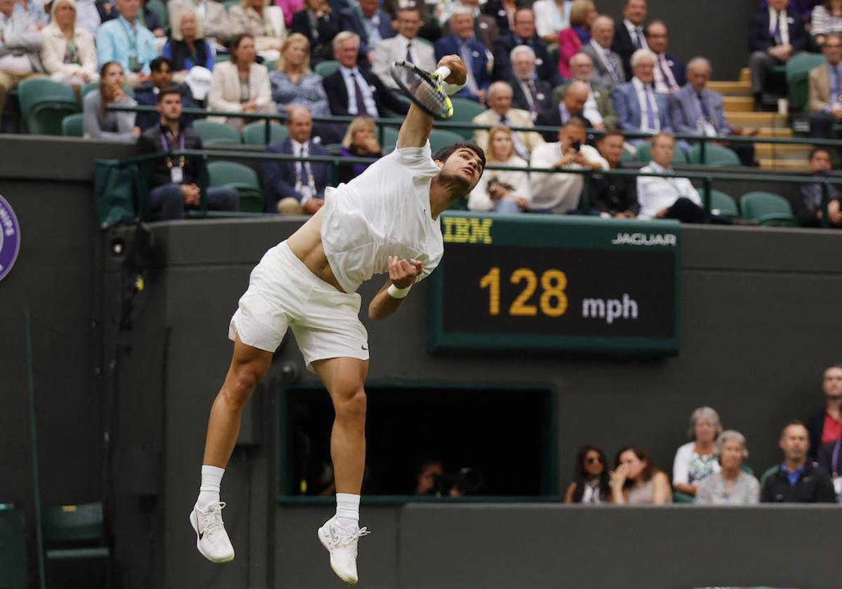 Alcaraz despega en Wimbledon