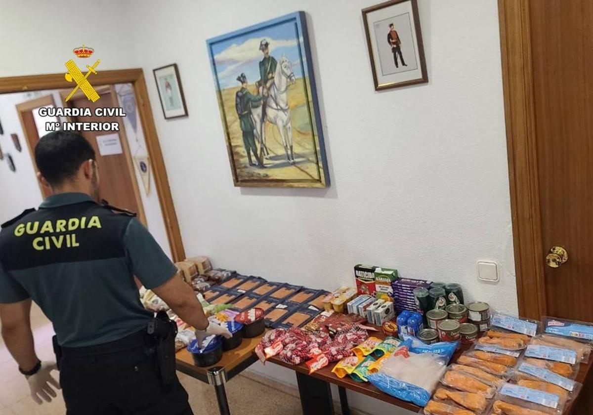 Detienen a una pareja de Torrevieja en Calpe por robar en un supermercado