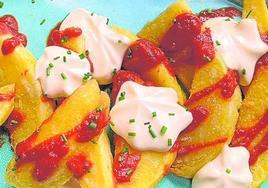 Patatas bravas dos salsas