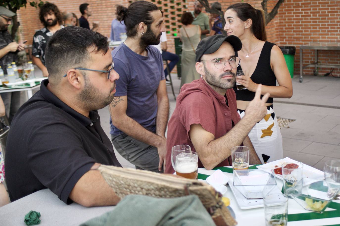 Subasta benéfica de arte, en imágenes