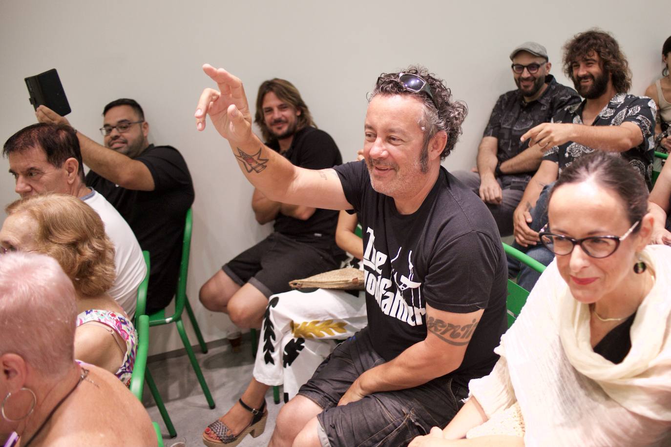 Subasta benéfica de arte, en imágenes