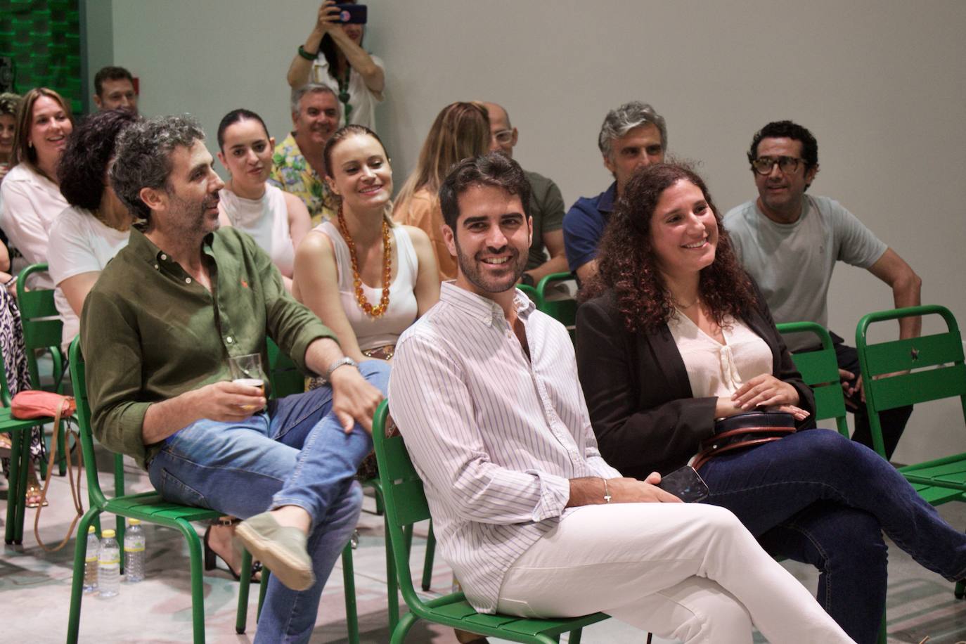 Subasta benéfica de arte, en imágenes