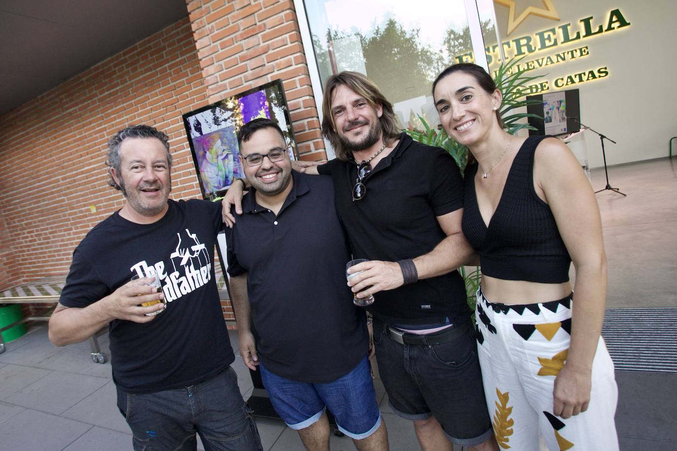 Subasta benéfica de arte, en imágenes