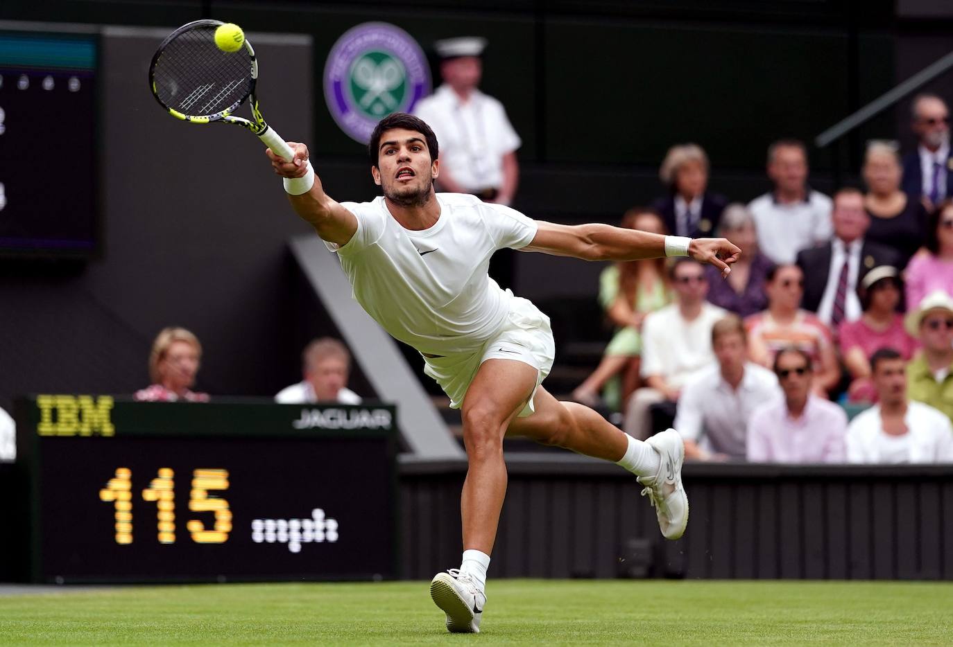 El partido entre Carlos Alcaraz y Jarry en Wimbledon, en imágenes