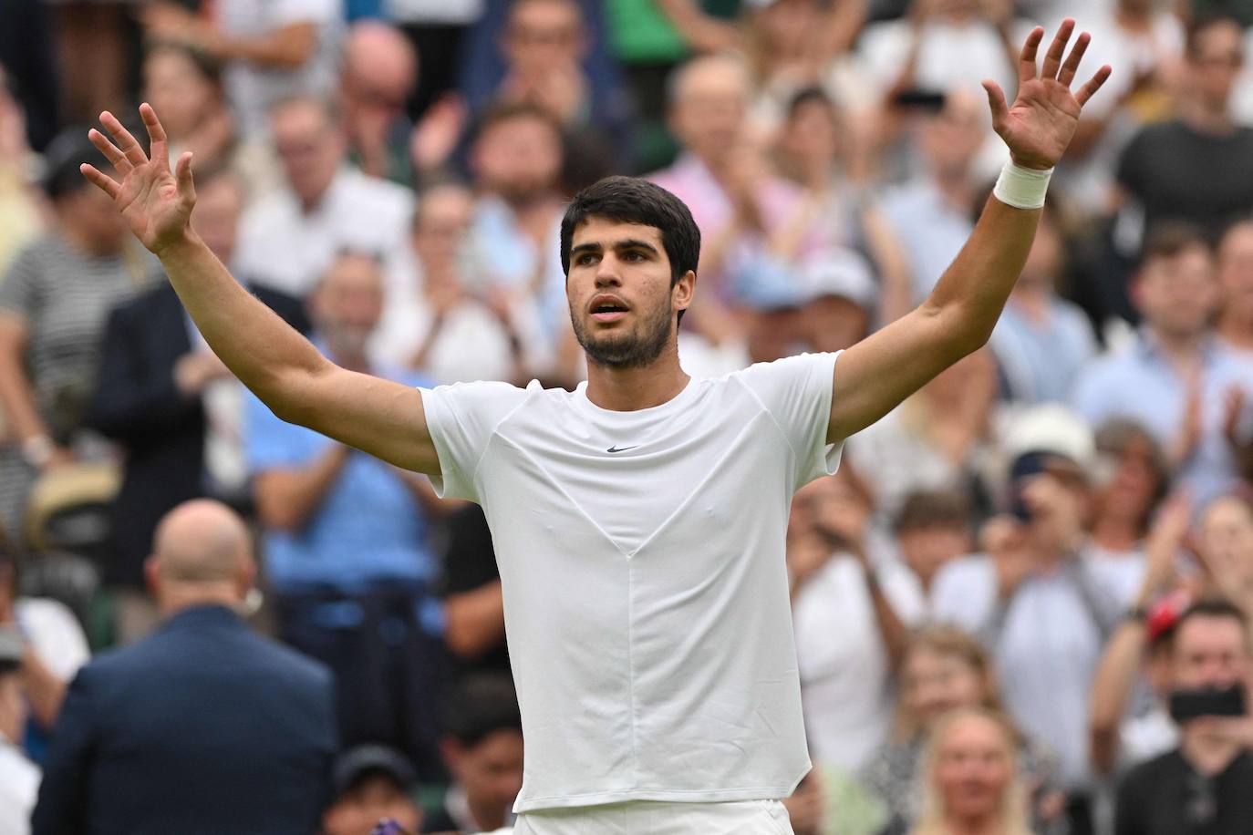 El partido entre Carlos Alcaraz y Jarry en Wimbledon, en imágenes