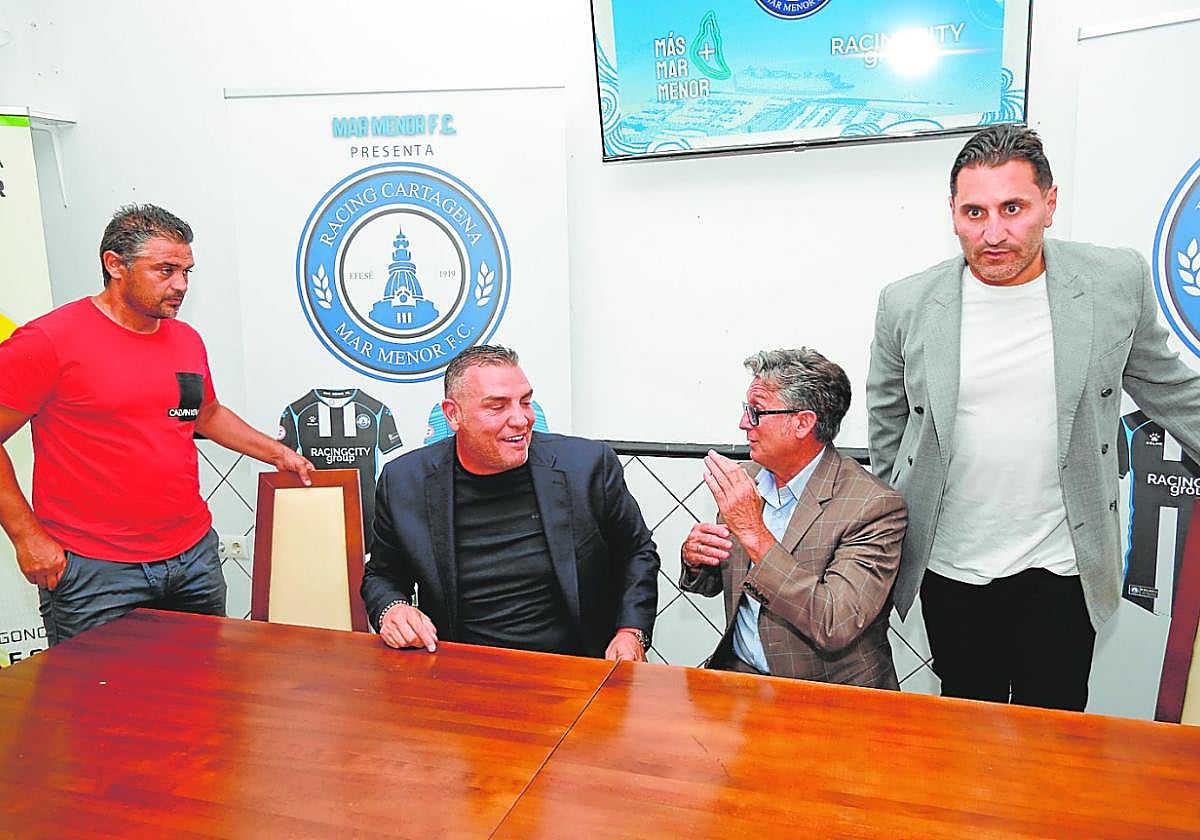 Leo Gómez, Daniel Núñez, Chendo y Morris Pagniello, ayer en la presentación del nuevo proyecto en Cartagena.