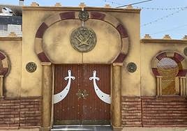 Acceso a la kábila de los Moros Realistas, junto al parque Severo Ochoa de Orihuela.