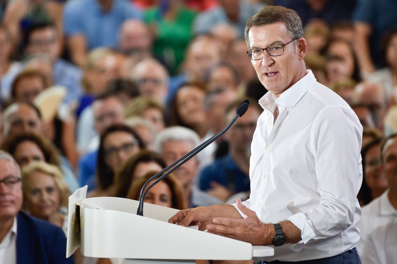 Feijóo lleva su campaña electoral a Murcia, arropado por Aznar y López Miras