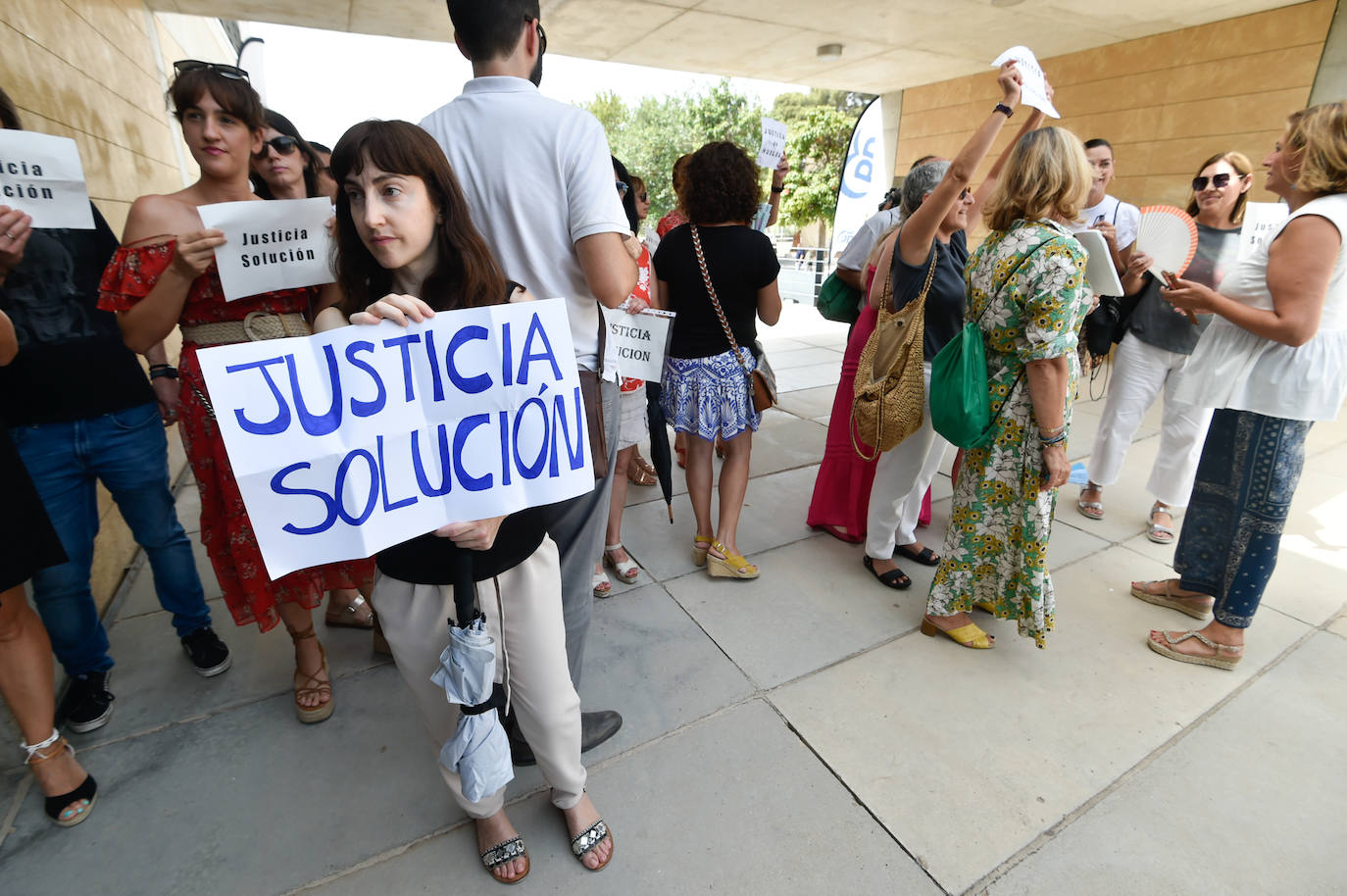 Feijóo lleva su campaña electoral a Murcia, arropado por Aznar y López Miras