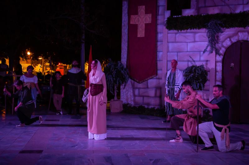 Teodomiro entrega el castillo y la Armengola lo reconquista