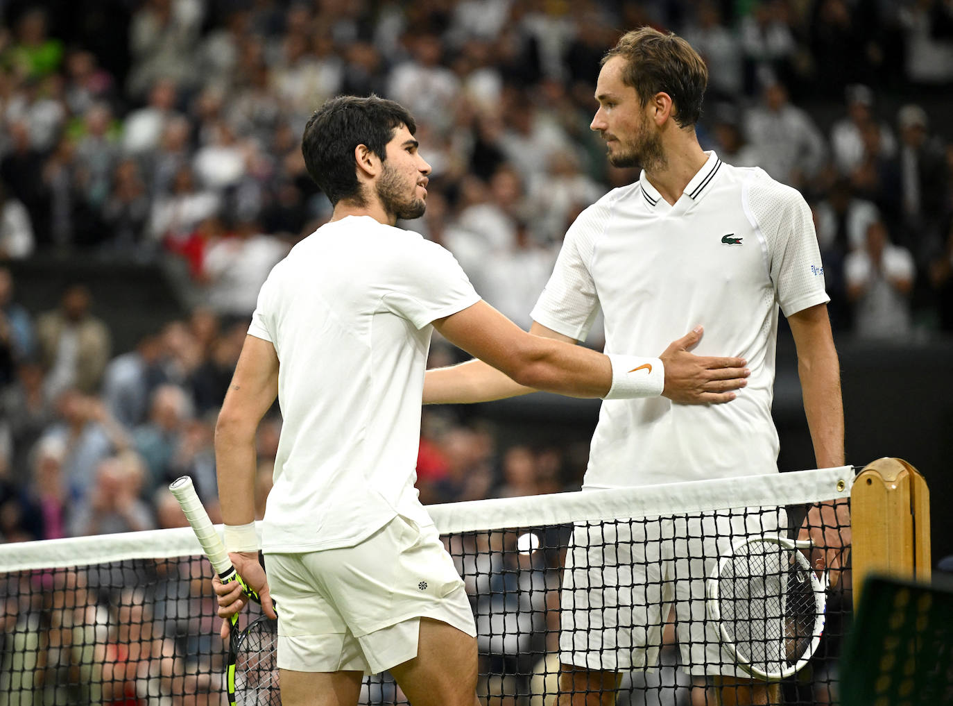 Alcaraz se da un festín y jugará su primera final de Wimbledon