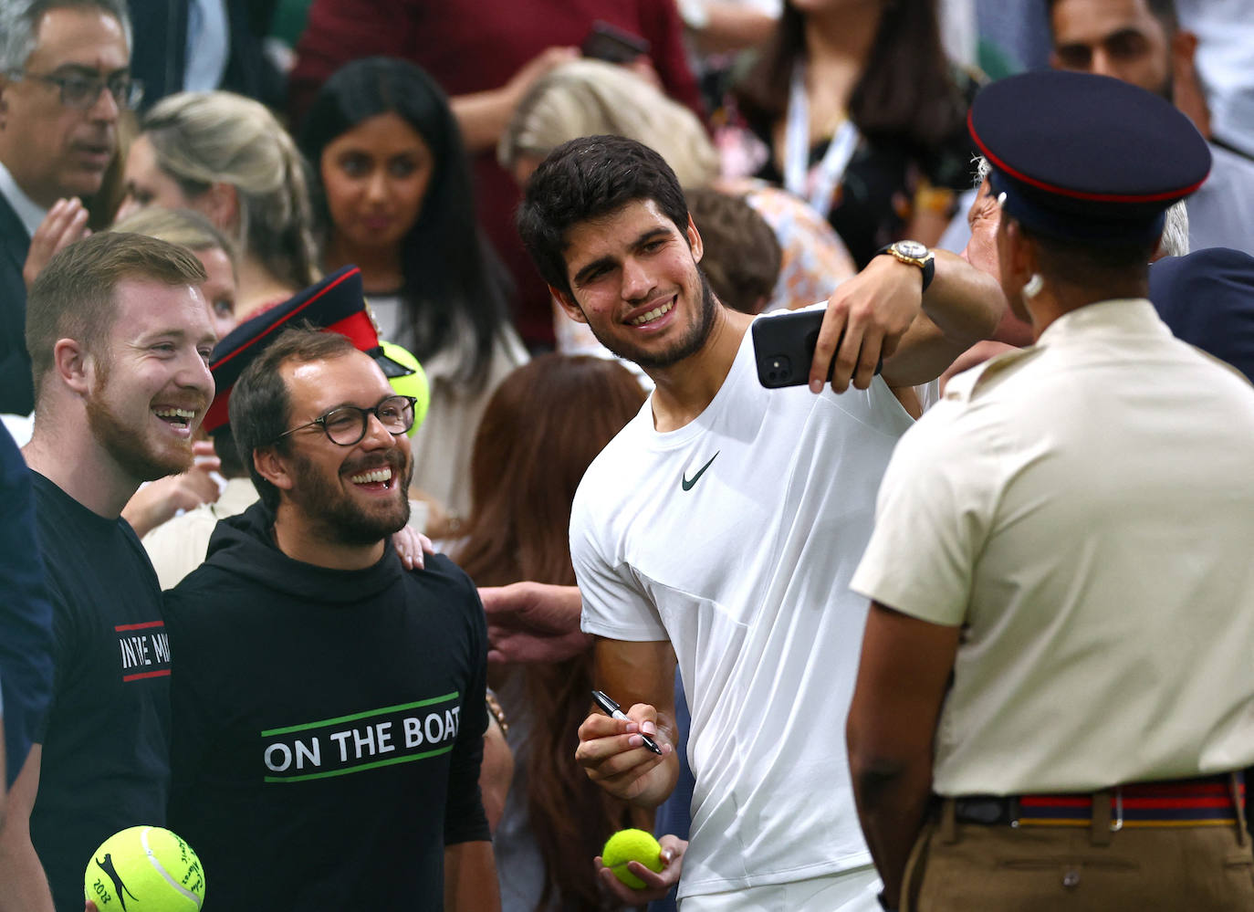 Alcaraz se da un festín y jugará su primera final de Wimbledon