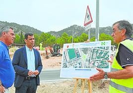 Antonio Huéscar y José Ramón Díez de Revenga, ayer, en las obras.