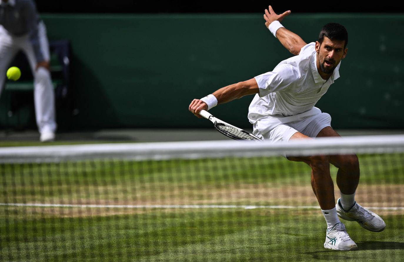 La final de Wimbledon entre Carlos Alcaraz y Novak Djokovic, en imágenes