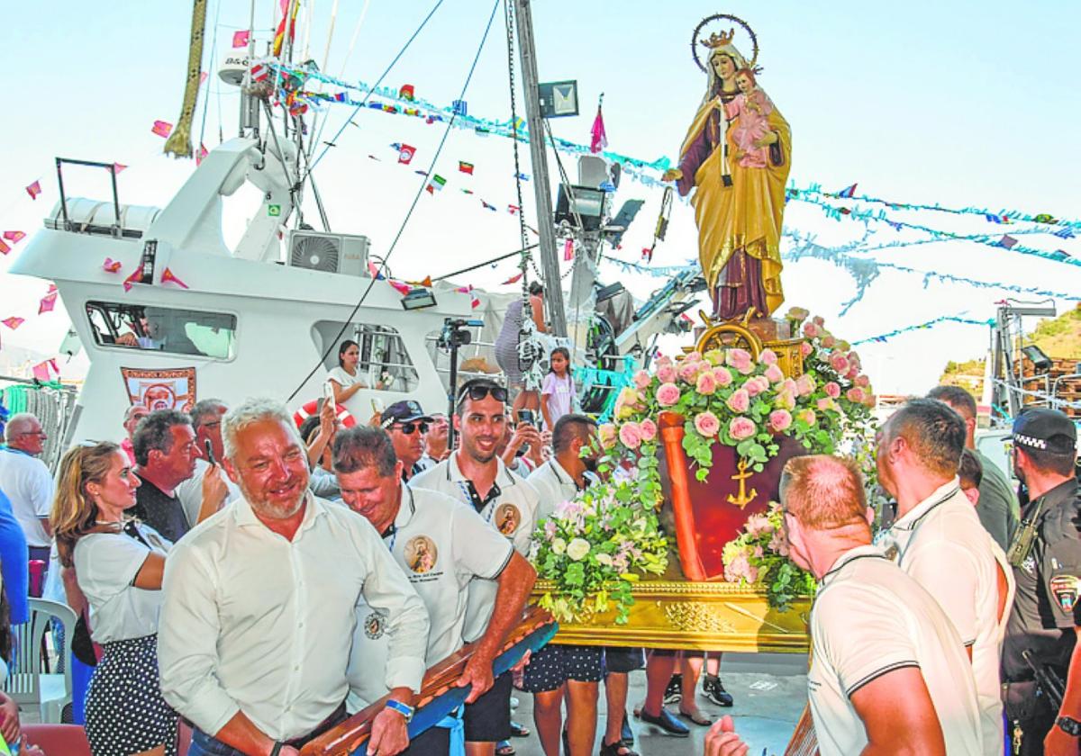 La imagen, portada de vuelta de la romería, ayer en Mazarrón.