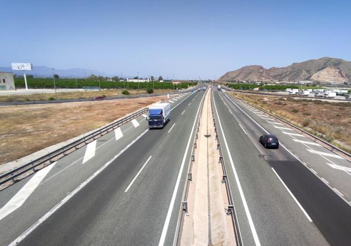 El tercer carril se extenderá a lo largo de 17 kilómetros hasta la salida de Orihuela-Benferri.