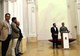 El consejero de Cultura, Marcos Ortuño, junto al alcalde de La Unión, Joaquín Zapata.