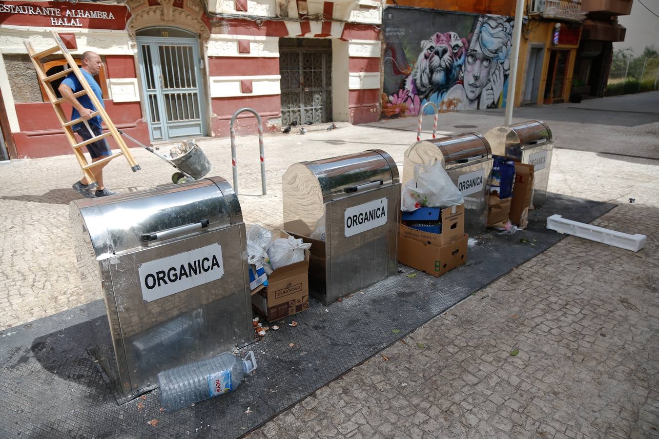 Vecinos del centro de Cartagena alertan de la suciedad en calles muy turísticas