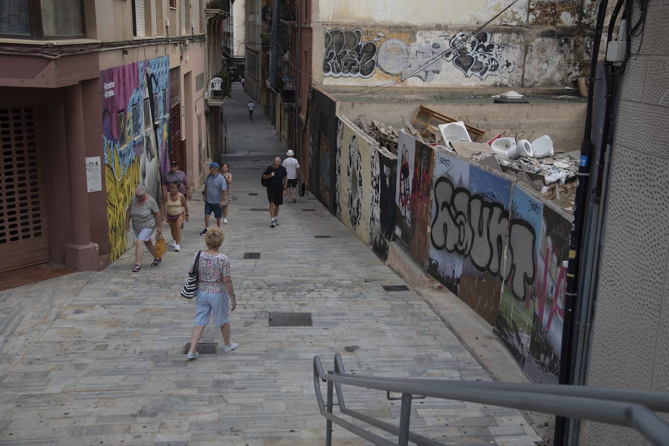 Vecinos del centro de Cartagena alertan de la suciedad en calles muy turísticas