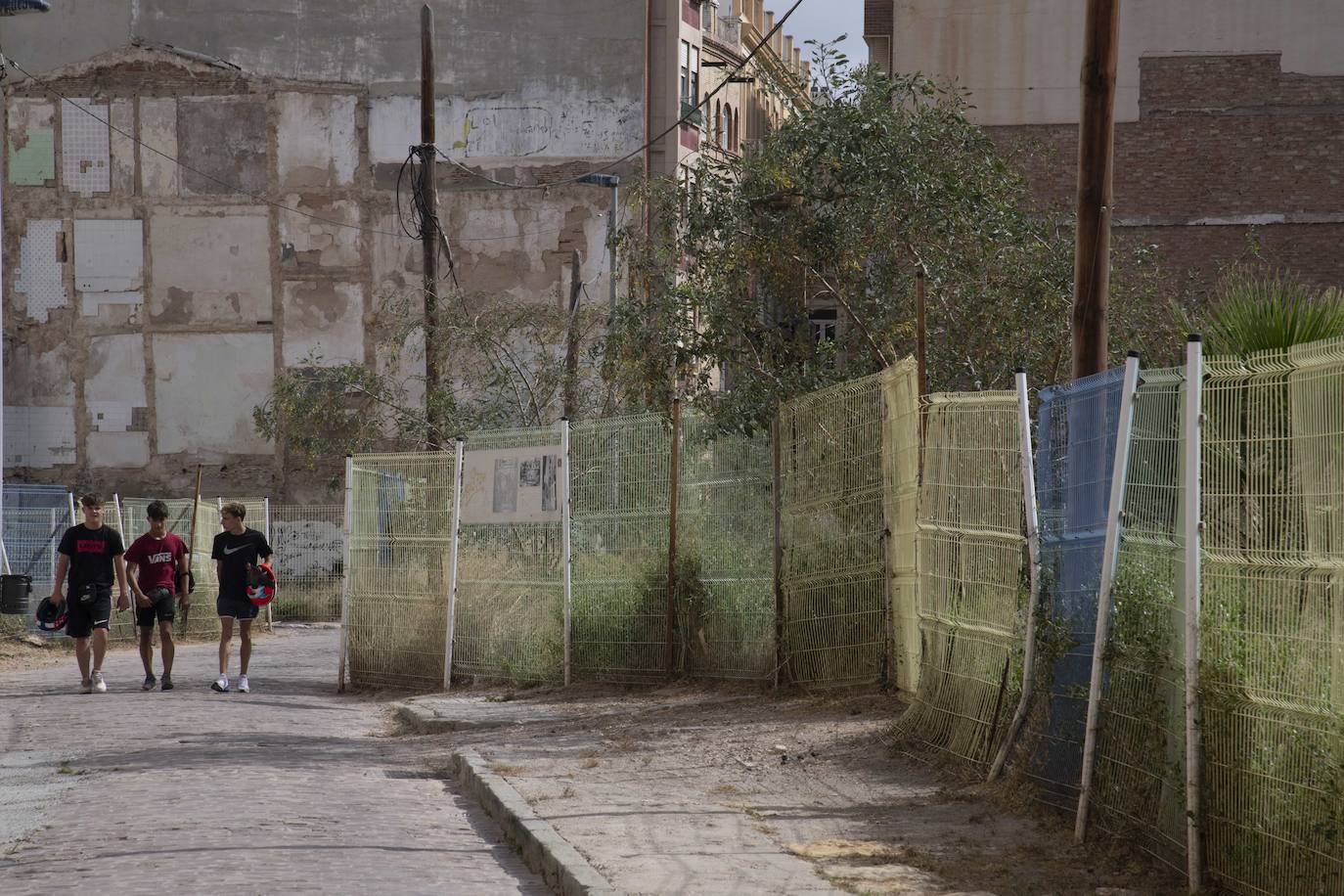 Vecinos del centro de Cartagena alertan de la suciedad en calles muy turísticas