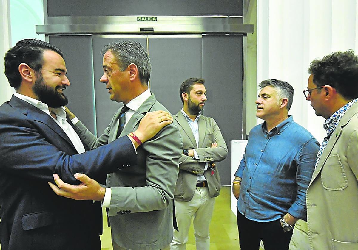 Joaquín Zapata y Marcos Ortuño, ayer, en la iglesia de Verónicas.